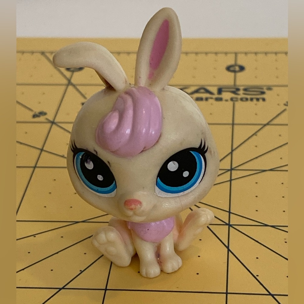 LPS Littlest Pet Shop # 106 Vanilla Velvetears Pink Rabbit Blue Eyes 2”